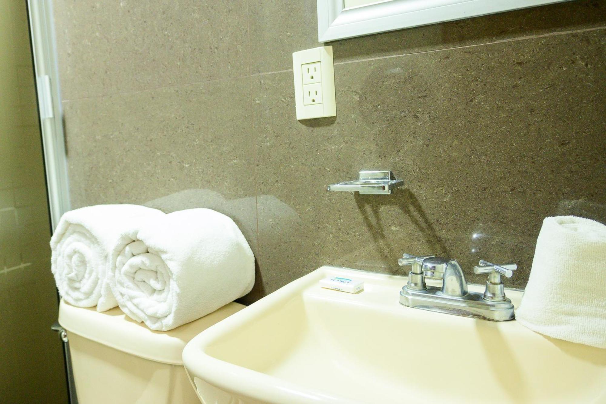 Hotel Acuario En Ocotlan Ngoại thất bức ảnh